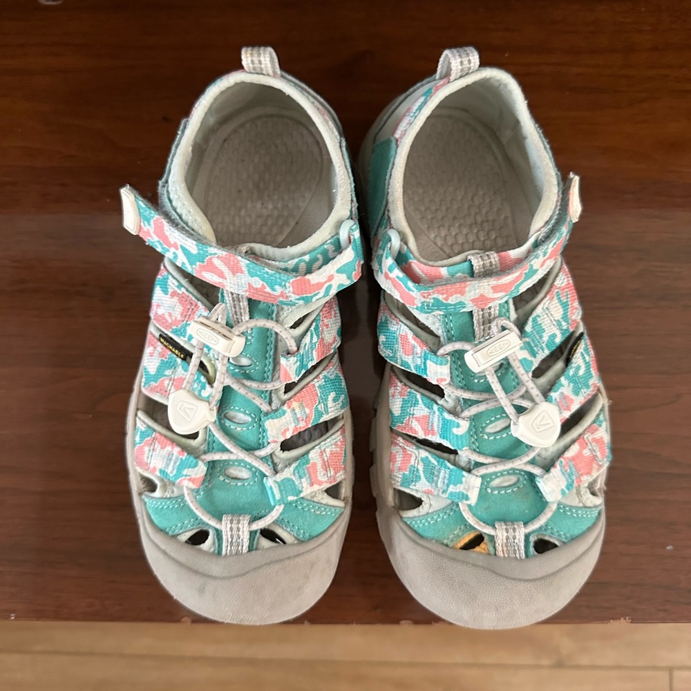 KEEN Kids' Newport H2 Closed Toe Water Sandal, Size3